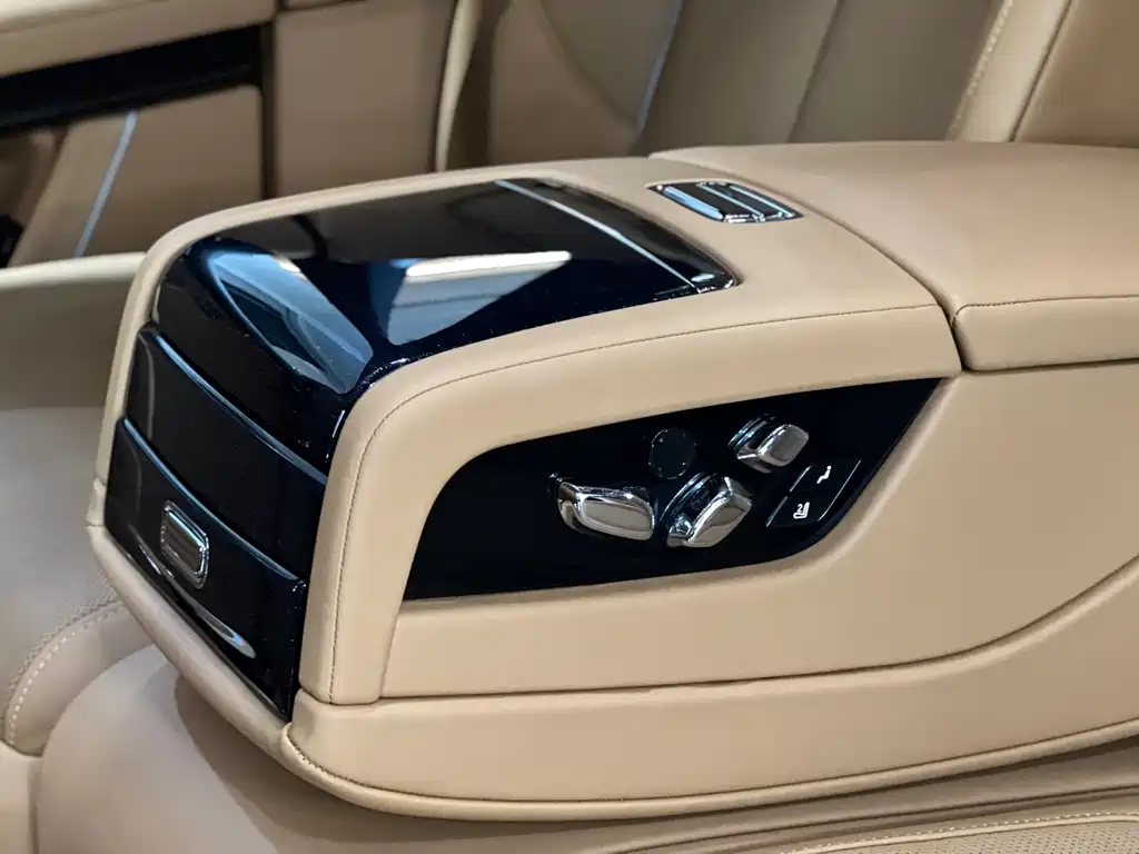 Rolls-Royce Ghost 2025 — фото 17
