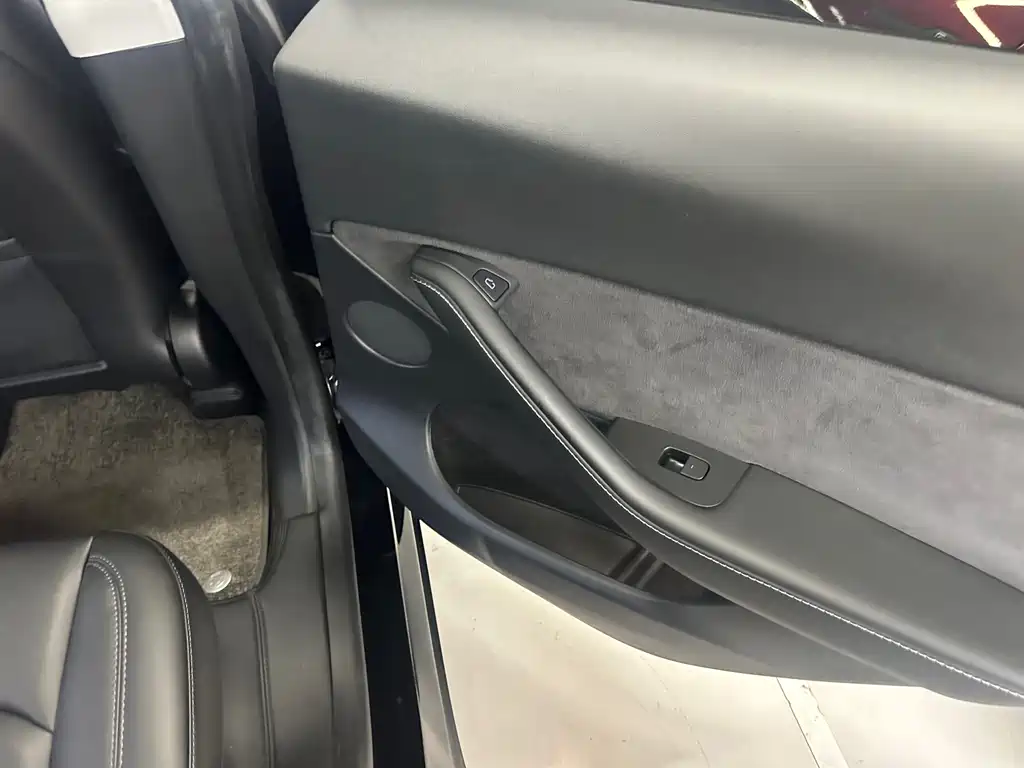 Tesla Model Y 2023 — фото 14