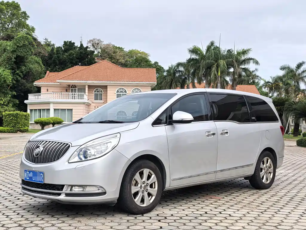 Buick GL8 2015 — фото 1