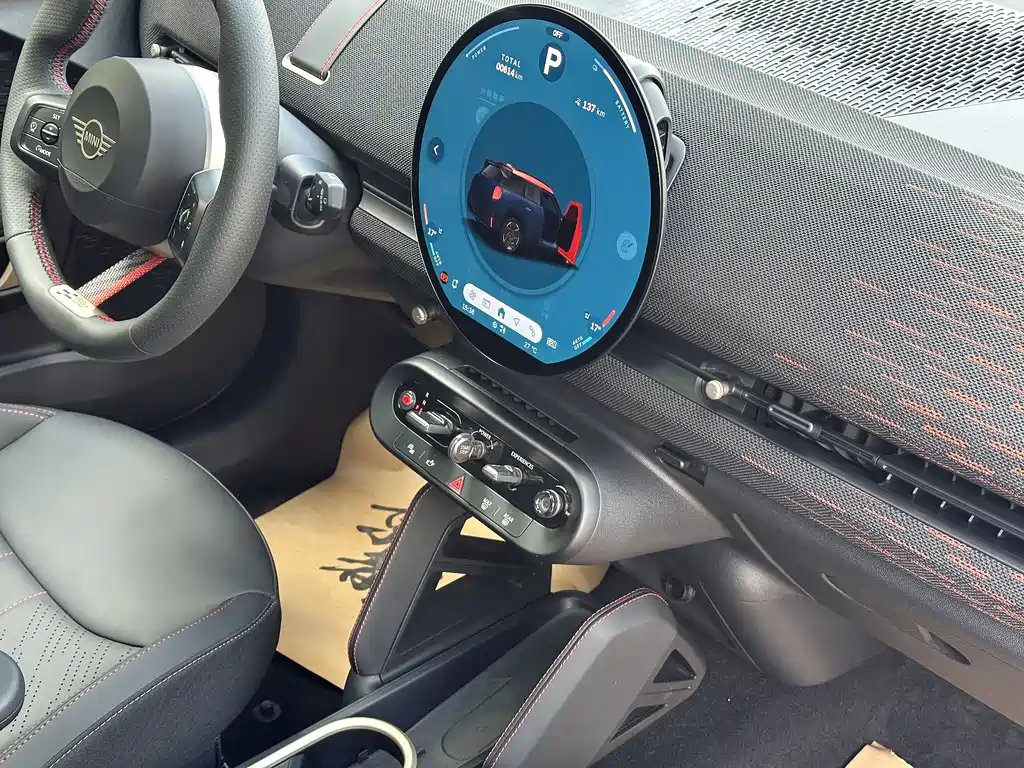 MINI JCW Aceman EV — фото 19