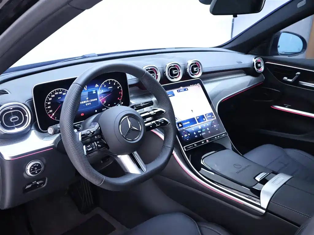 Mercedes-Benz C-Class 2025 — фото 11