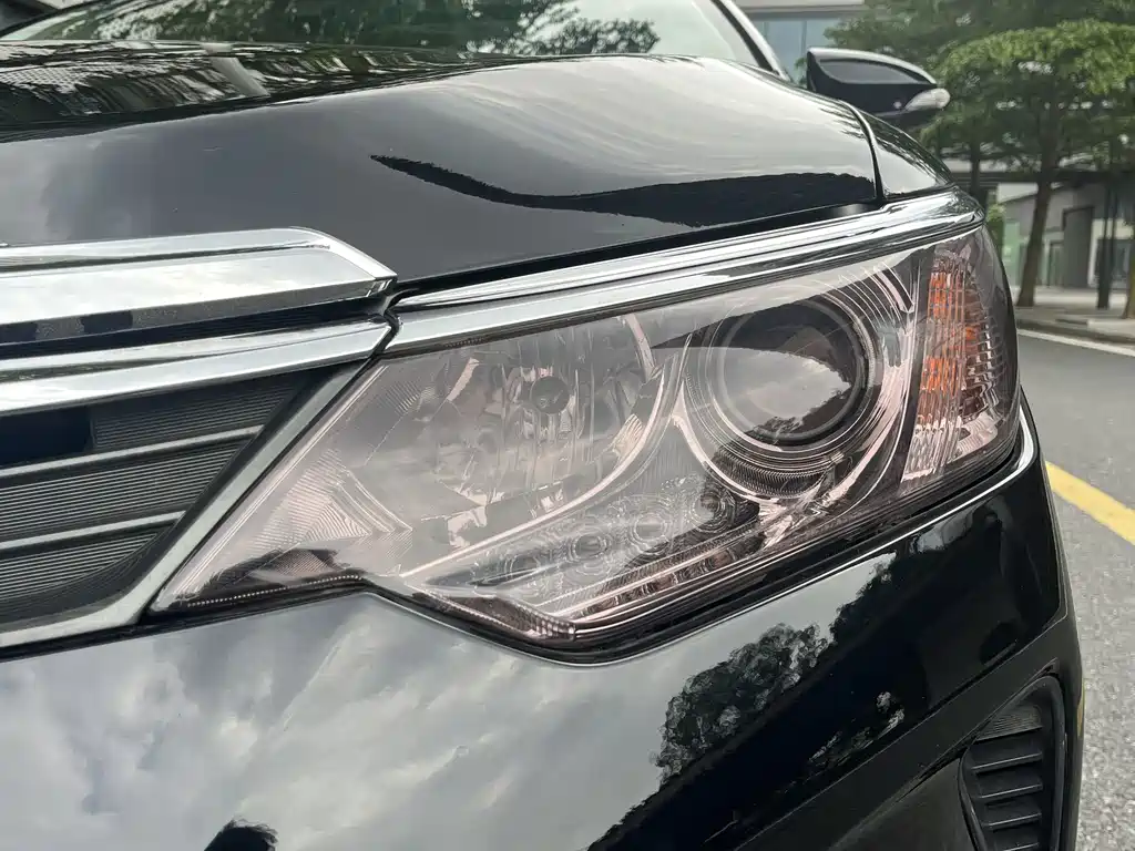 Toyota Camry 2015 — фото 8