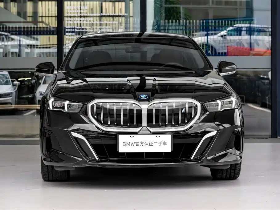 BMW i5 2025 — фото 2