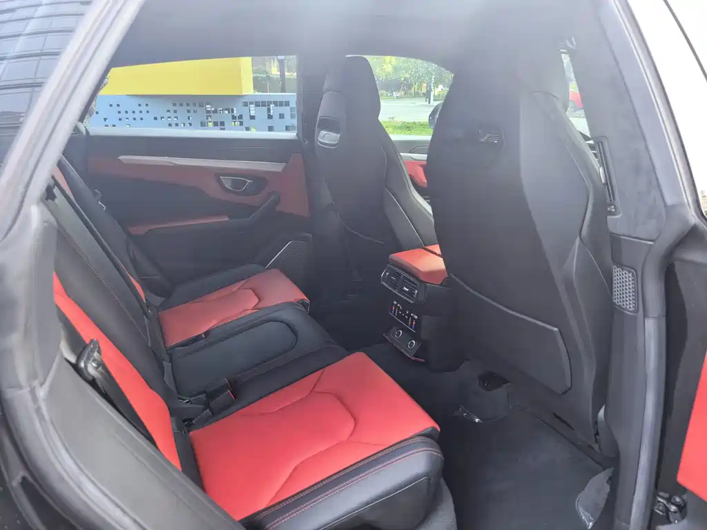 Lamborghini Urus 2019 — фото 15