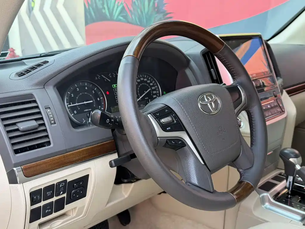 Toyota Land Cruiser 2018 — фото 8