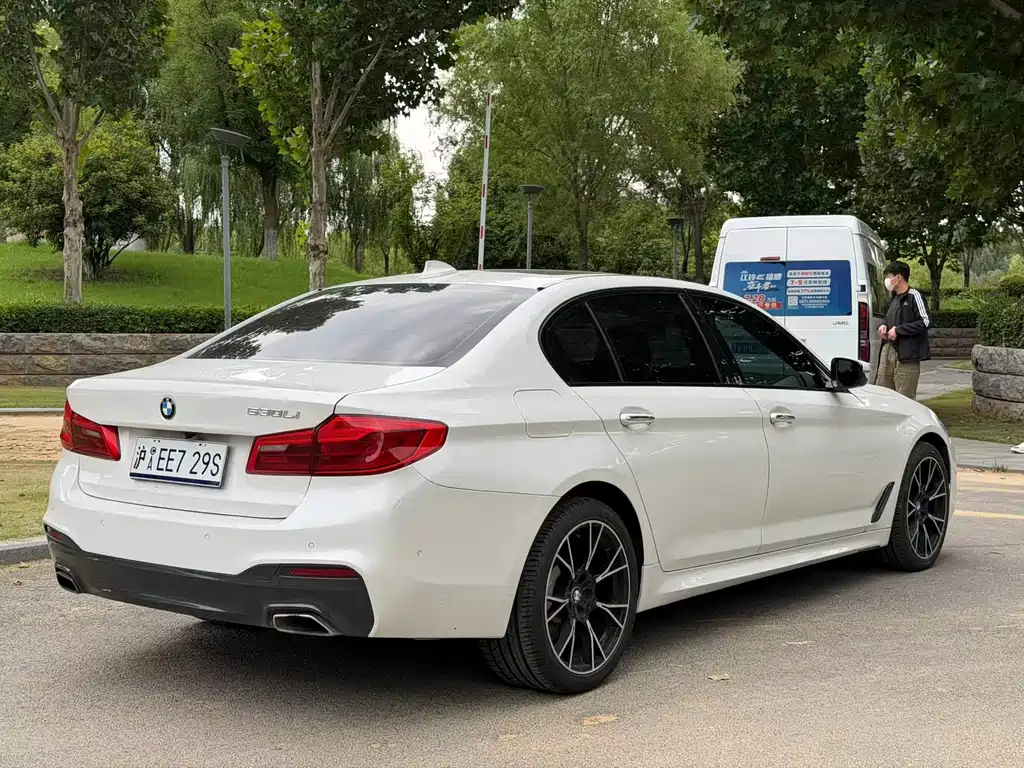 BMW 5 Series 2018 — фото 9