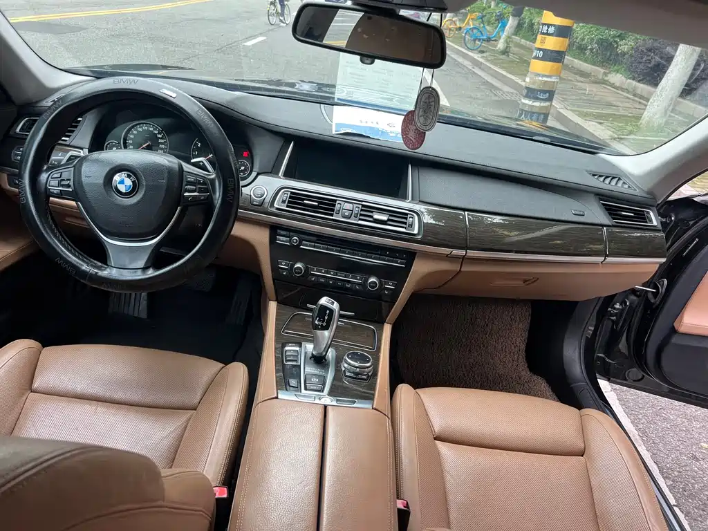 BMW 7 Series 2013 — фото 28
