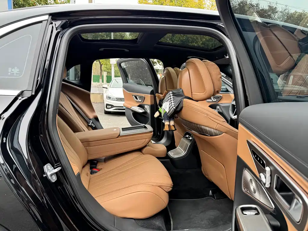 Mercedes-Benz E-Class 2025 — фото 10