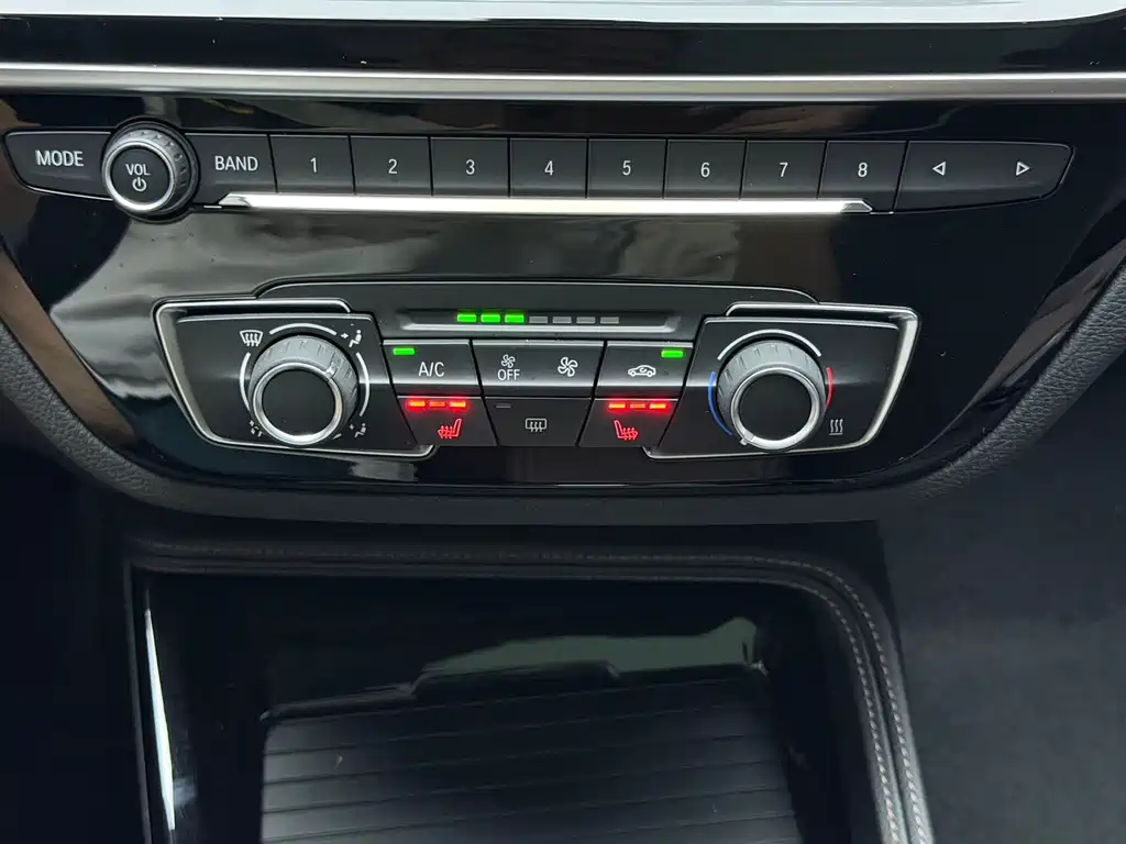 BMW 1 Series 2023 — фото 13