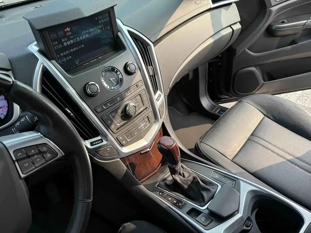 Cadillac SRX 2012 — фото 9