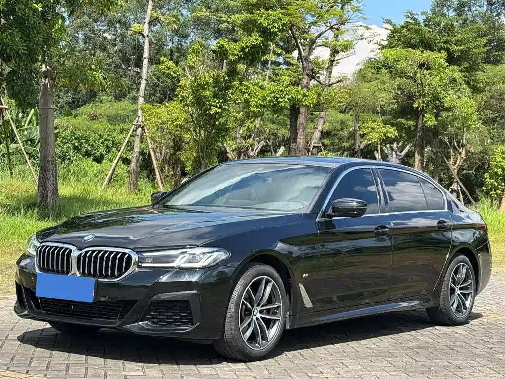 BMW 5 Series 2023 — фото 1