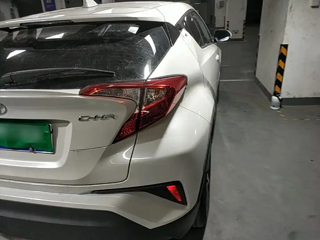 Toyota C-HR 2021 — фото 8