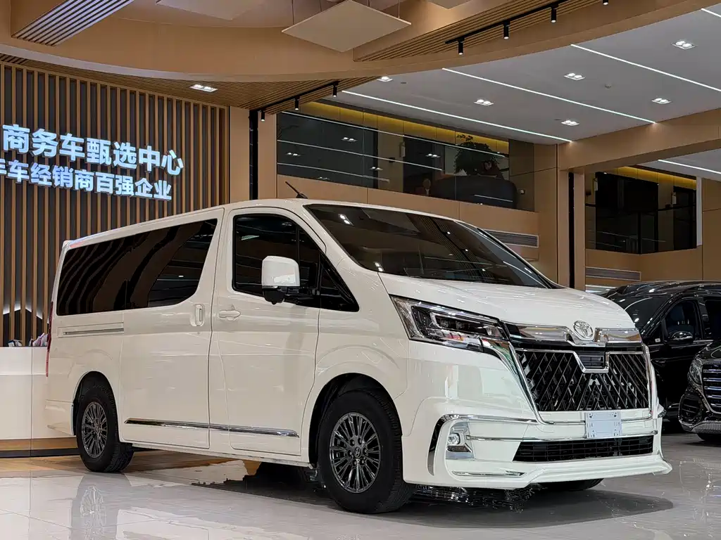 Toyota Hiace 2025 — фото 3