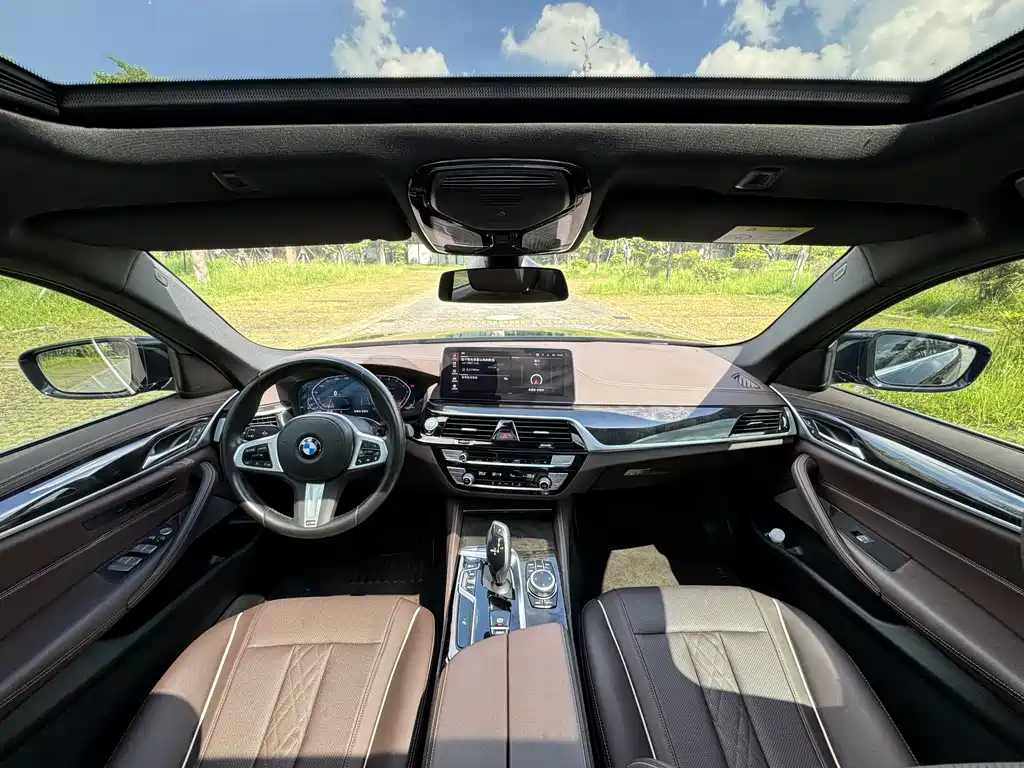 BMW 5 Series 2023 — фото 11