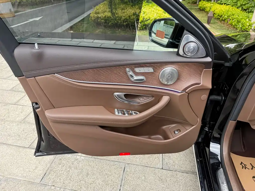 Mercedes-Benz E-Class 2022 — фото 17