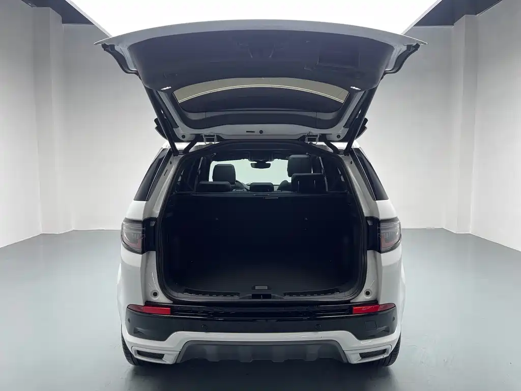 Land Rover Discovery Sport 2023 — фото 15
