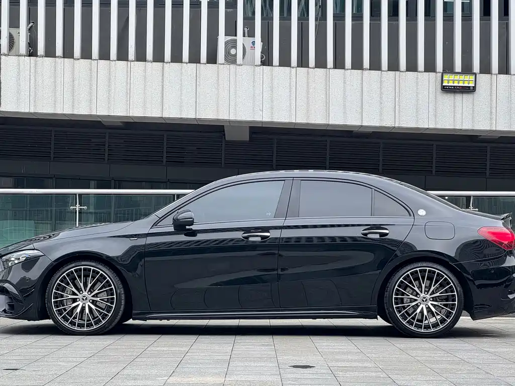 Mercedes-Benz A-Class AMG 2024 — фото 4