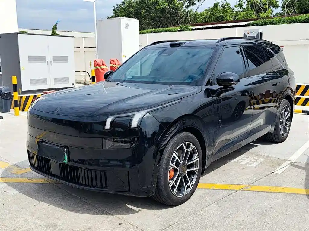 Lynk & Co 900 2025