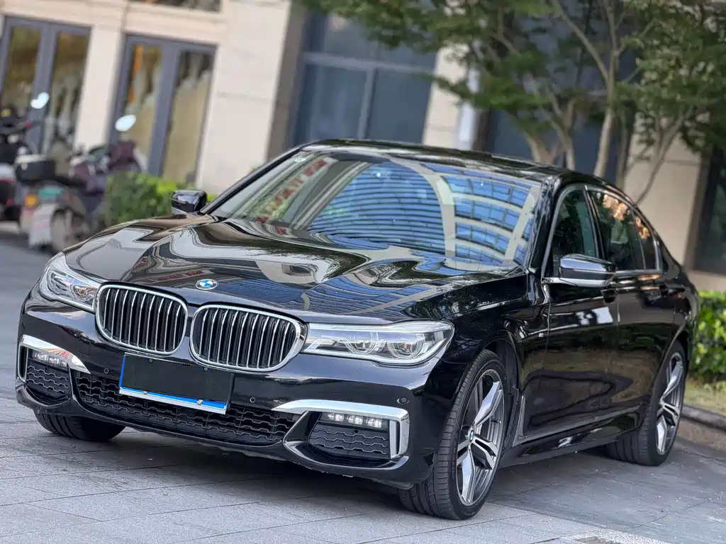 BMW 7 Series 2018 — фото 1