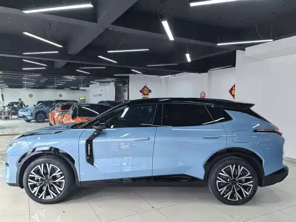 Lynk & Co 08 EM-P 2025