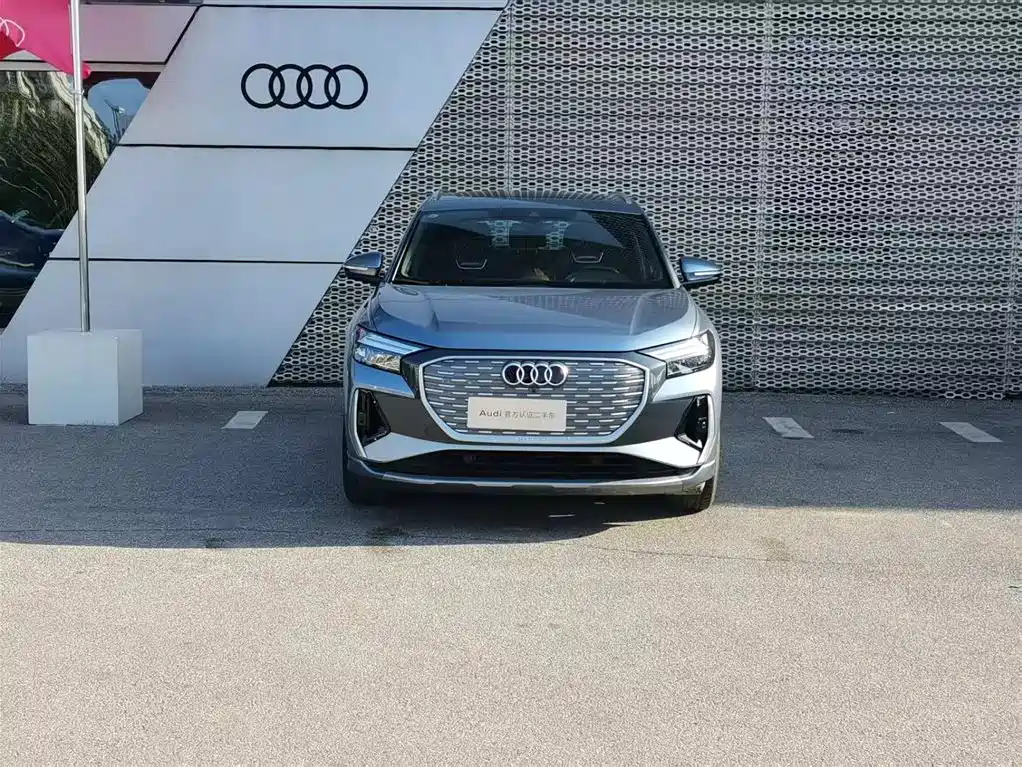 Audi Q4 e-tron 2024 — фото 2