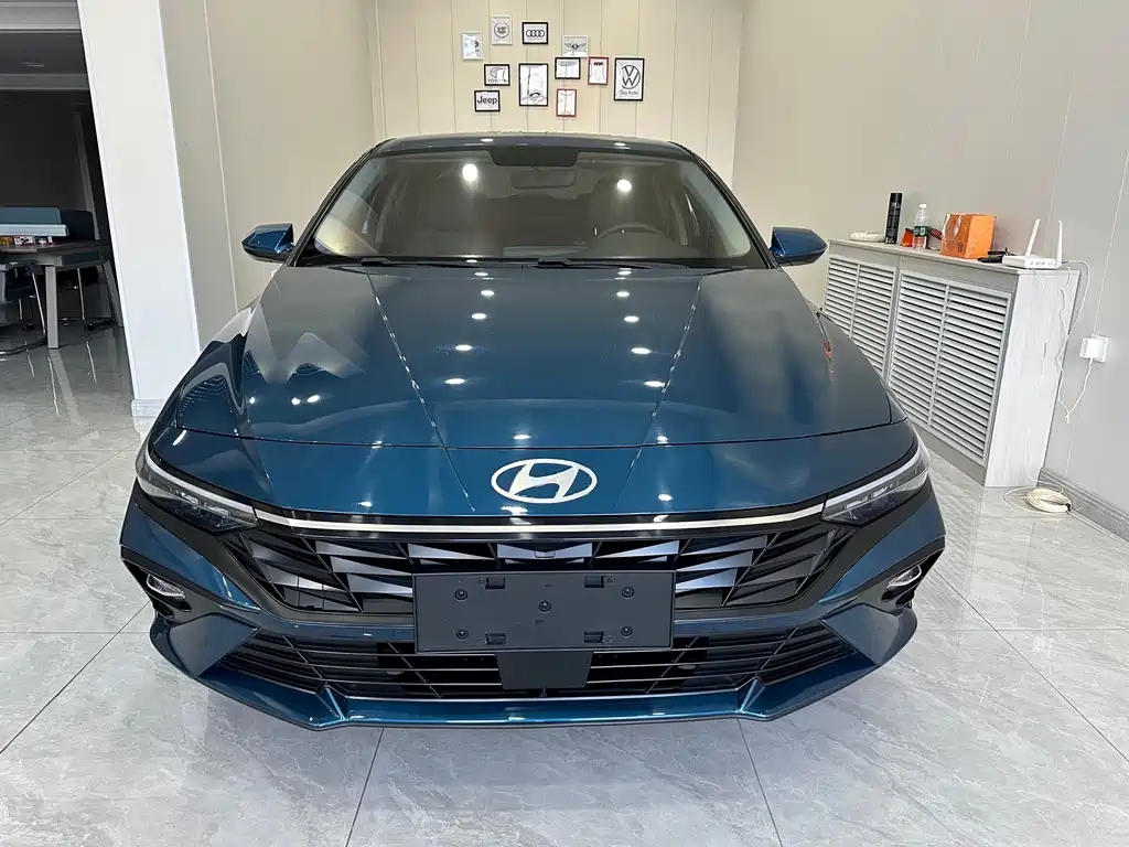 Hyundai Elantra 2023 — фото 2