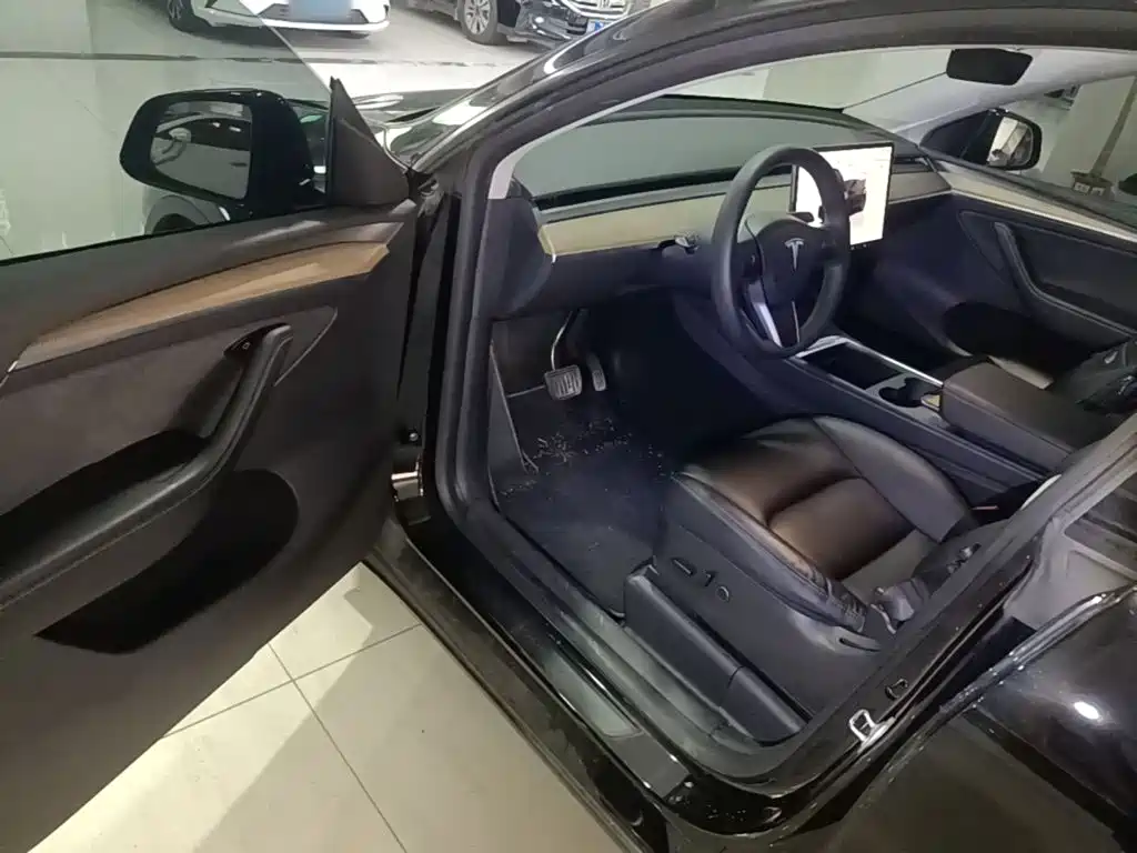 Tesla Model Y 2022 — фото 16