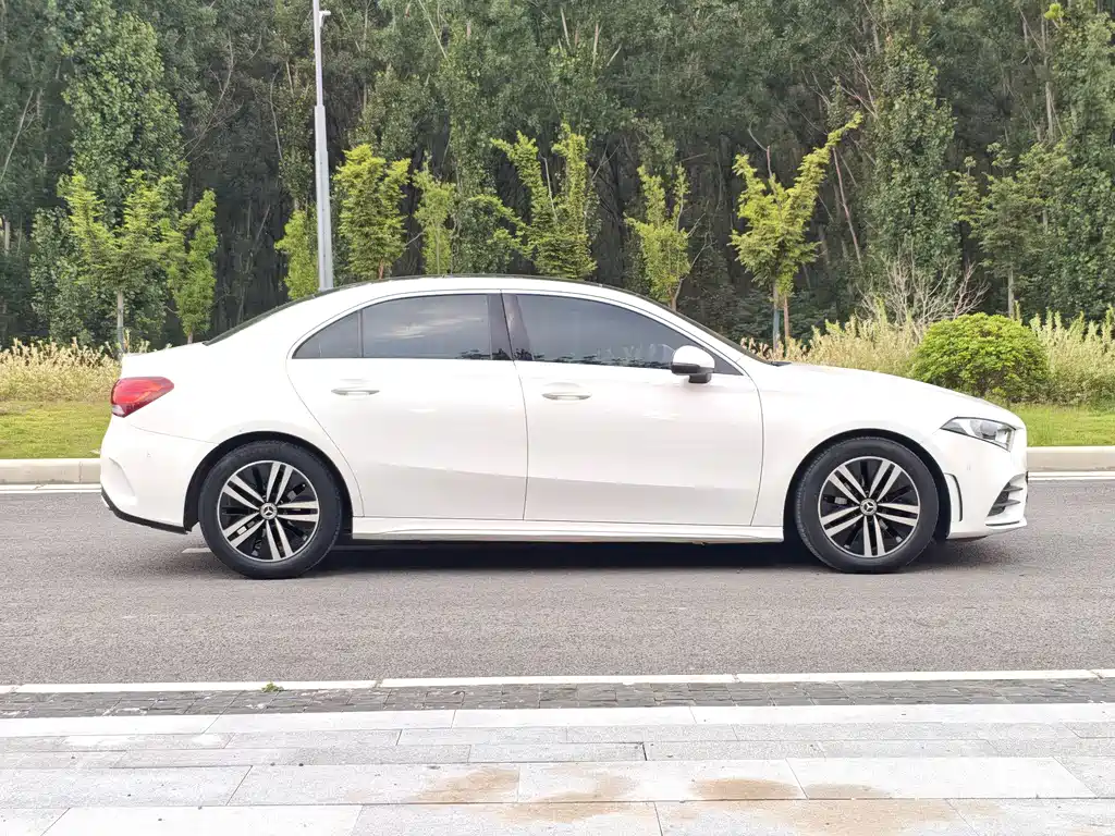 Mercedes-Benz A-Class 2019 — фото 4