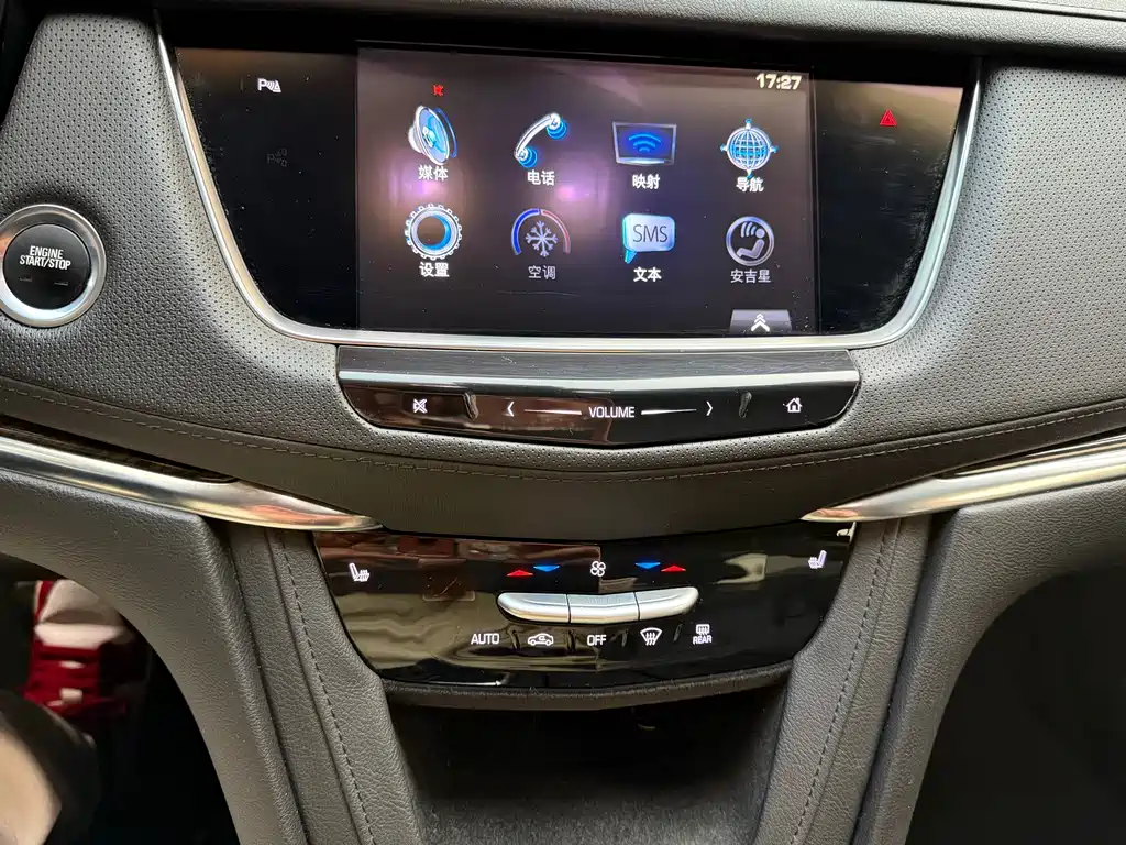 Cadillac XT5 2017 — фото 18