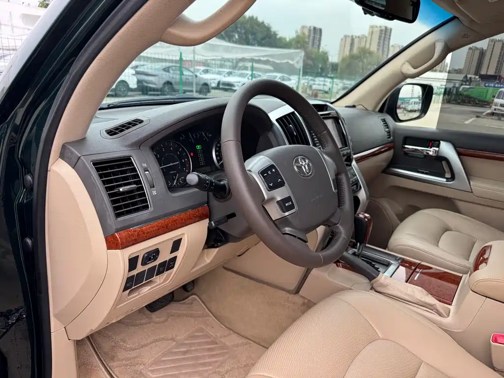 Toyota Land Cruiser 2013 — фото 12