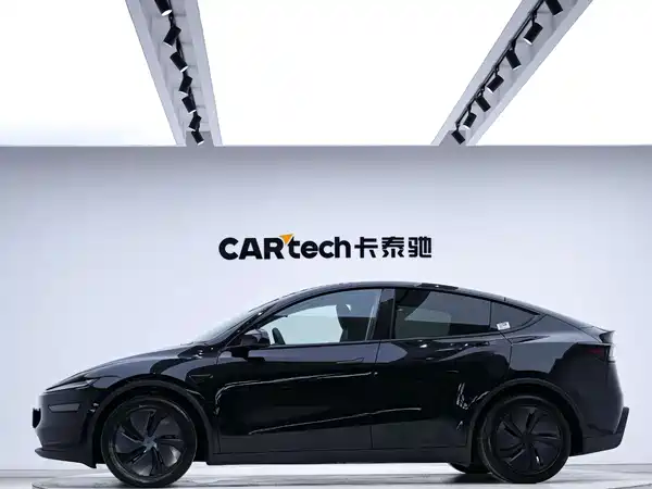 Tesla Model Y 2025