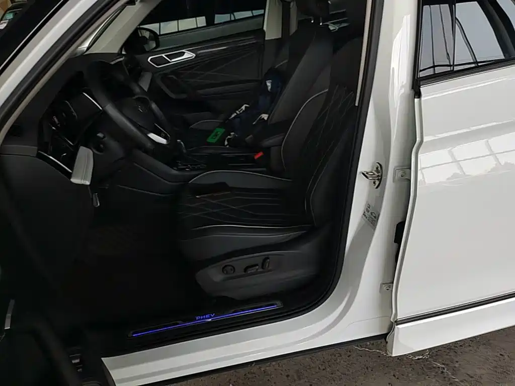 Volkswagen Tiguan L Plug-In Hybrid 2023 — фото 15