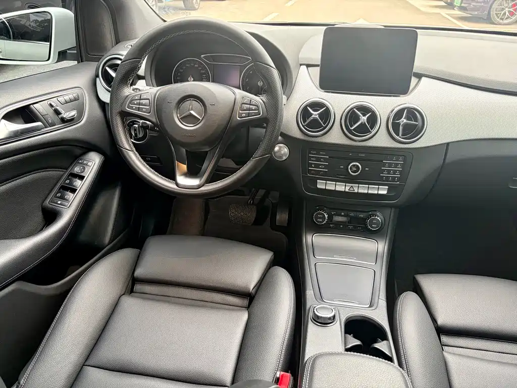 Mercedes-Benz B-Class 2017 — фото 22