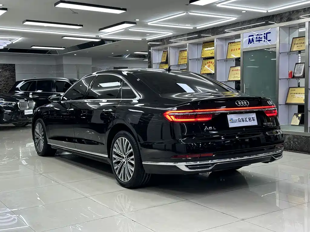 Audi A8 2019 — фото 6