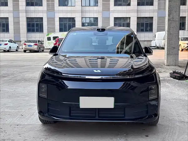 Li Auto L6 2025