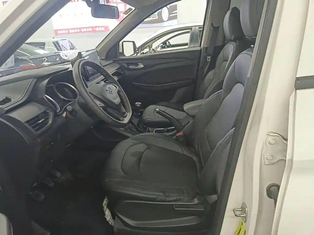 Wuling Hongguang S3 2019 — фото 15
