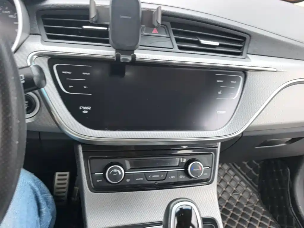 Geely Emgrand GS 2018 — фото 13