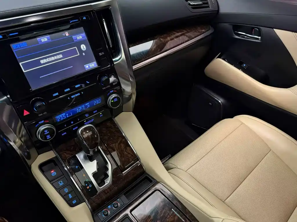 Toyota Alphard 2018 — фото 8