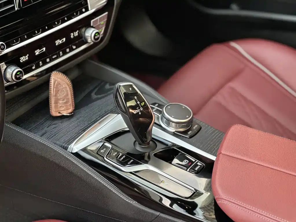 BMW 5 Series 2023 — фото 13