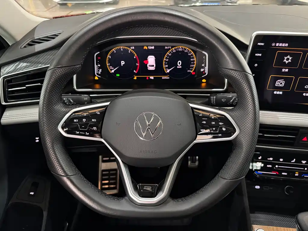 Volkswagen Tiguan L 2023 — фото 13