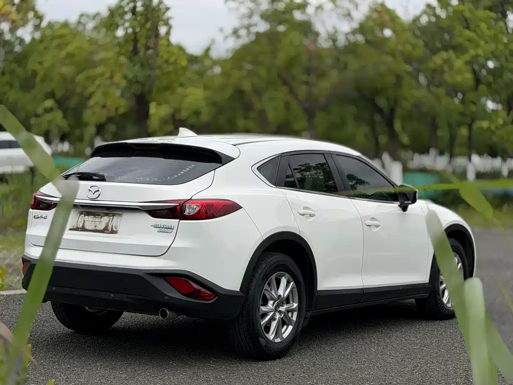 Mazda CX-4 2018 — фото 11