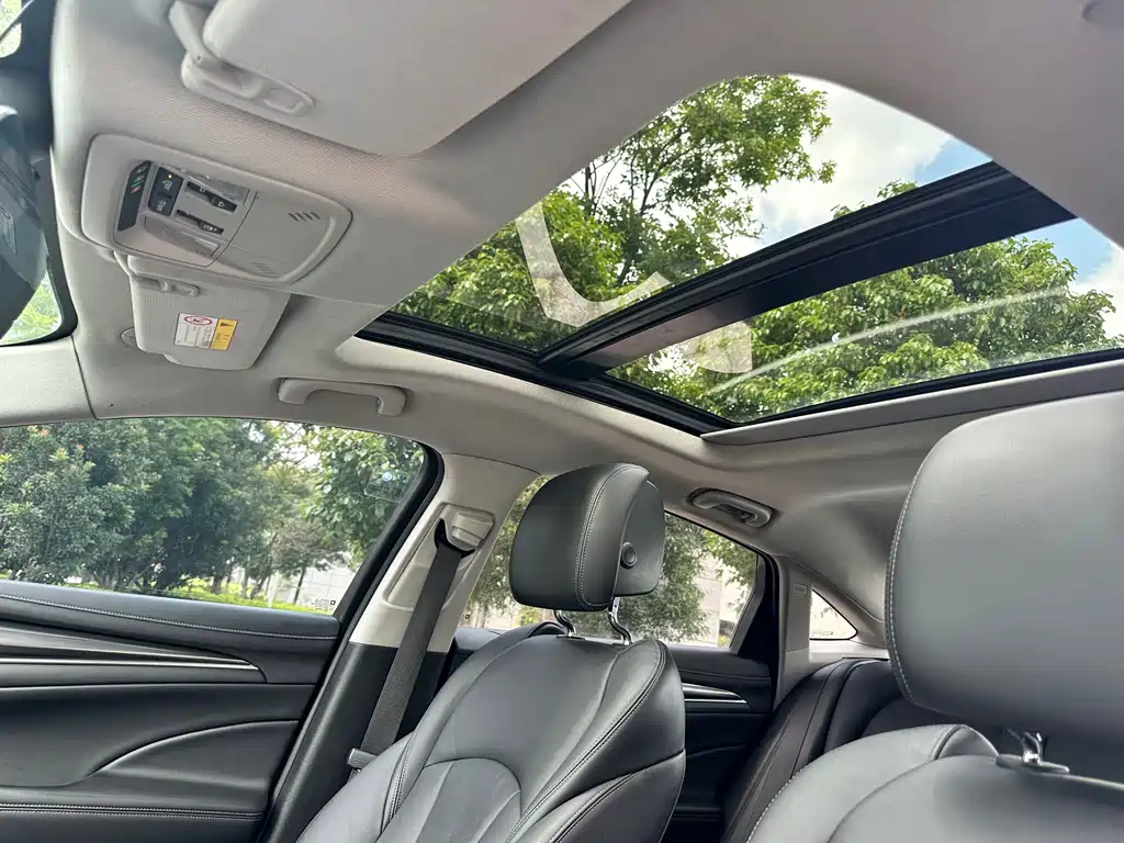 Buick LaCrosse 2017 — фото 20