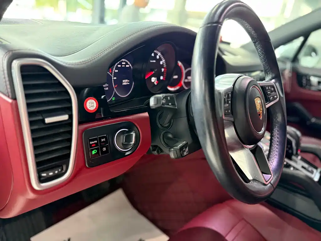 Porsche Cayenne 2018 — фото 12