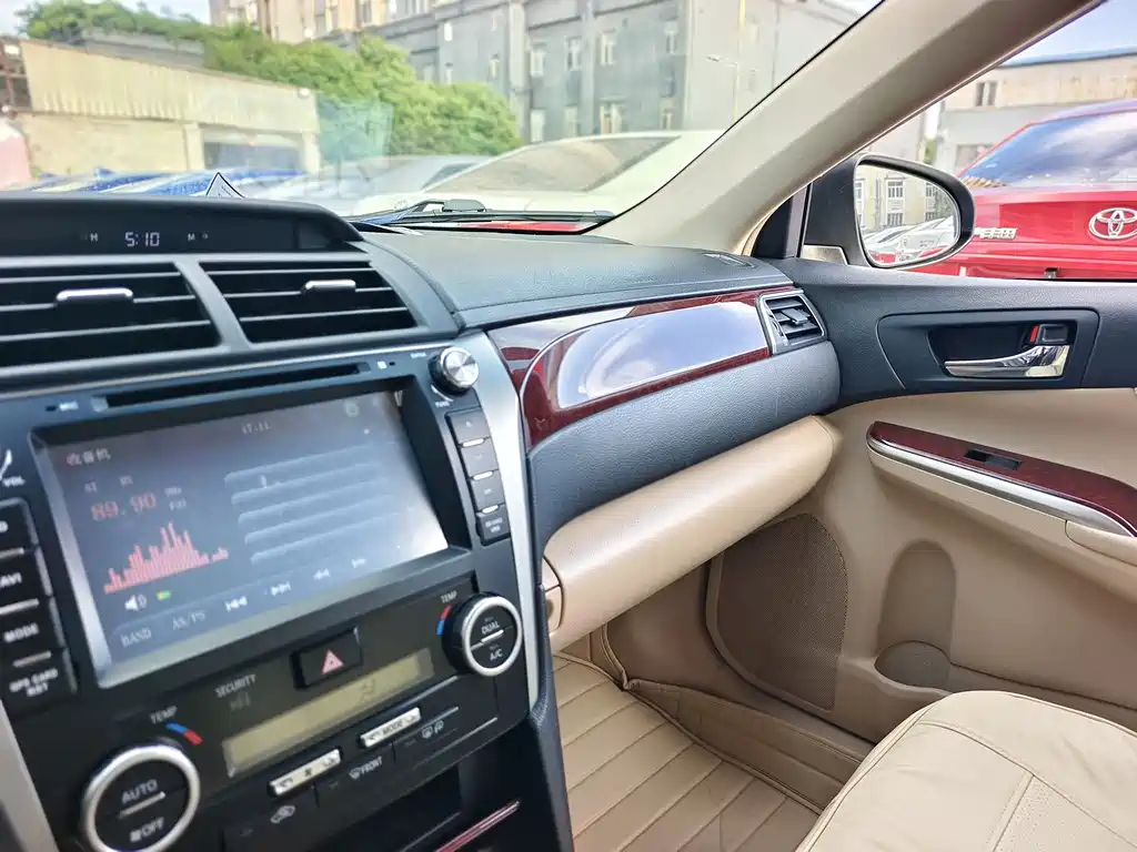 Toyota Camry 2013 — фото 22