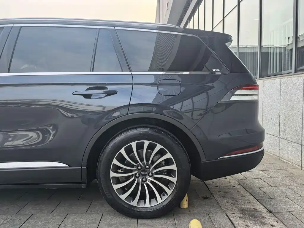 Lincoln Aviator 2021 — фото 19