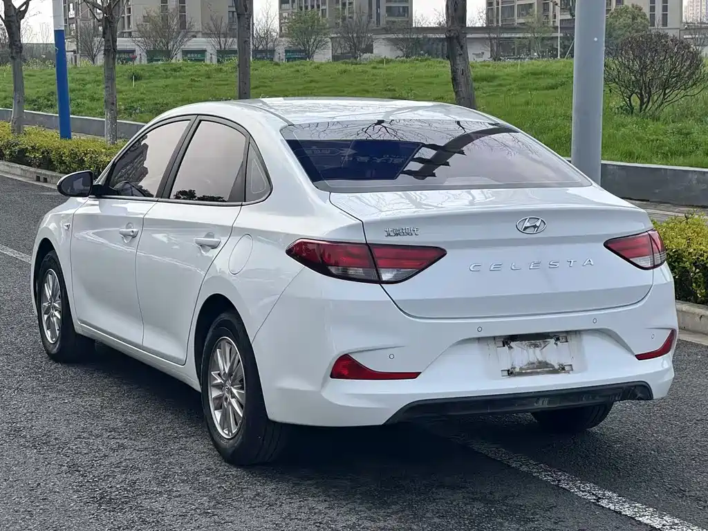 Hyundai Elantra 2022 — фото 8
