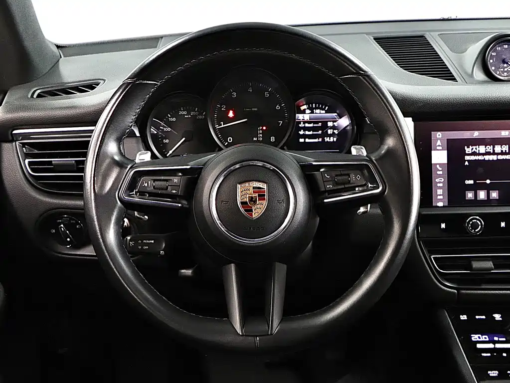 Porsche Macan 2022 — фото 10