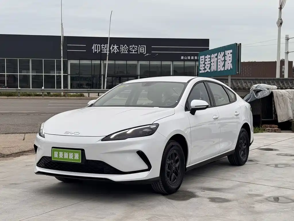 BYD Seal 05 DM-i 2026 — фото 1