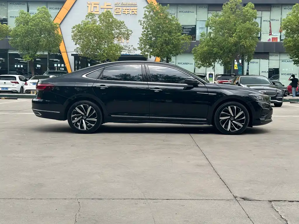 Volkswagen Passat 2023 — фото 10