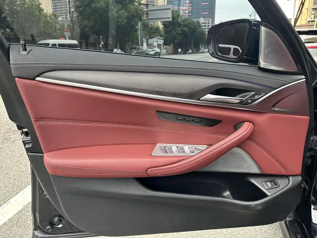 BMW 5 Series 2023 — фото 15